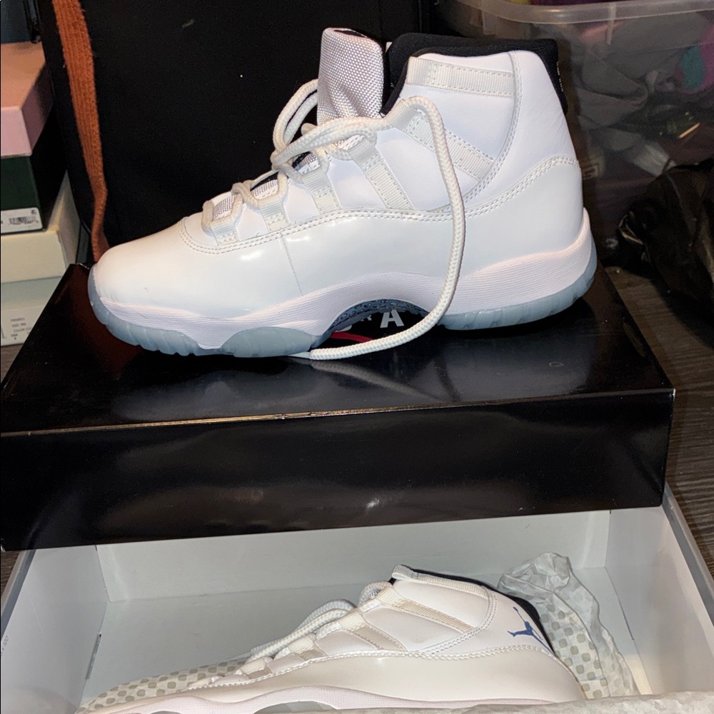 Jordan Athletic Shoes White and Blue - Picture 13 of 15